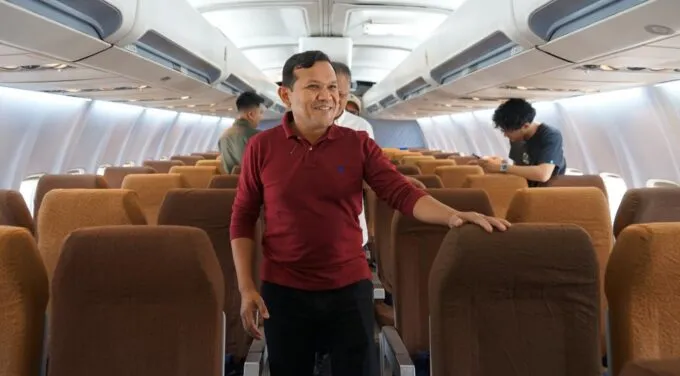Wagub Tinjau Pembangunan Pesawat Boeing 737 untuk Wahana Manasik Haji Pertama di Indonesia