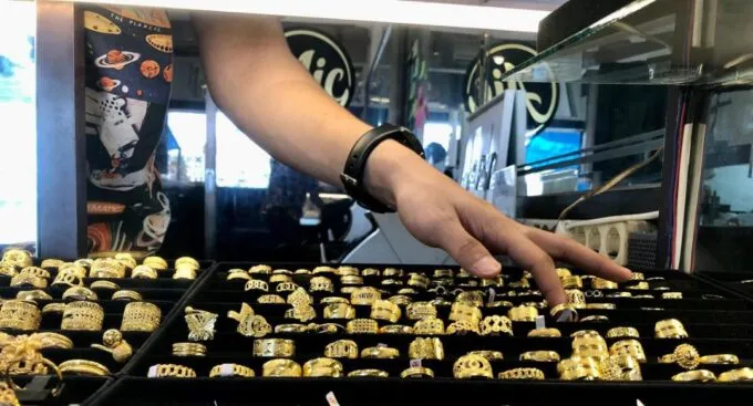 Emas Merosot Drastis, Kini Dijual Rp8,84 Juta per Mayam