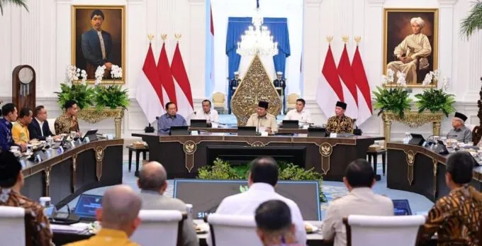 Prabowo Duduk Satu Meja dengan SBY dan Jokowi di Istana Merdeka, Ada Apa?