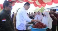 Sekda Aceh Tinjau Gerakan Pangan Murah di Meulaboh