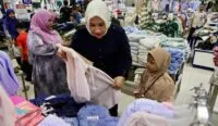 Cara Kak Na Berbagi Kebahagiaan, Ajak Anak Yatim Belanja Baju Lebaran di Plaza Aceh
