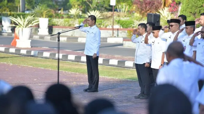 Sekda Aceh Pimpin Apel Perdana Pasca Idul Fitri, Ajak ASN Tingkatkan Kinerja dan Disiplin