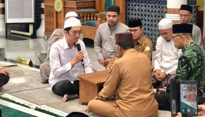Warga Tionghoa Banda Aceh Ucap Syahadat di Masjid Raya Baiturrahman