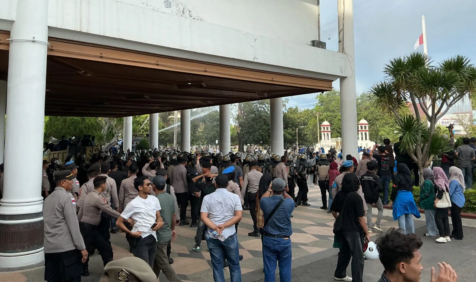 Tidak Ada Titik Temu Usai di Jumpai Sekda, Demo Tolak Pergub Memanas