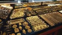 Harga Emas Perhiasan dan Antam Kompak Melemah