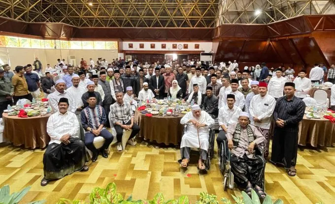 Mualem Gelar Silaturahmi Bersama Ulama, Perkuat Sinergi Umara dan Ulama untuk Aceh Islami