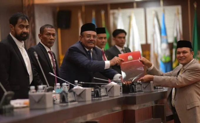 Gubernur Aceh Hadiri Paripurna DPRA Penyampaian Rekomendasi LKPJ 2025