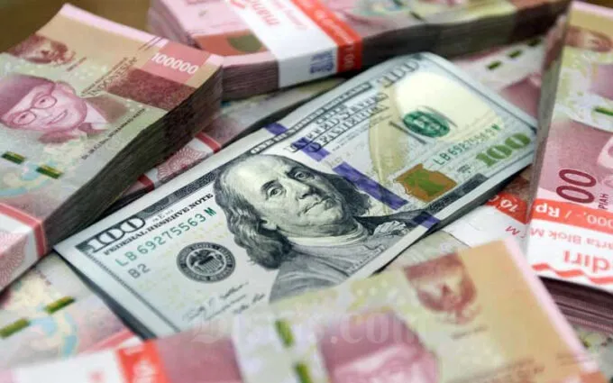 Rupiah Melemah ke Rp17.730 per Dolar AS, Cetak Rekor Terendah Baru