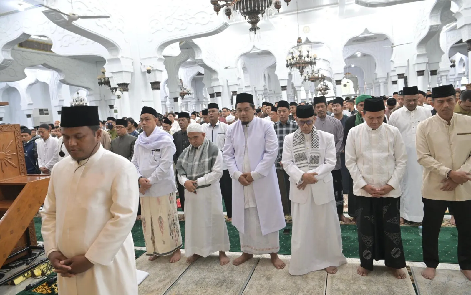 Wagub Aceh Salat Idul Adha di Masjid Raya Baiturrahman, Khutbah Disampaikan Abi Anwar Kuta Krueng