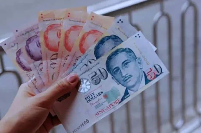 Permintaan Dollar Singapura Meningkat Saat Rupiah Tertekan
