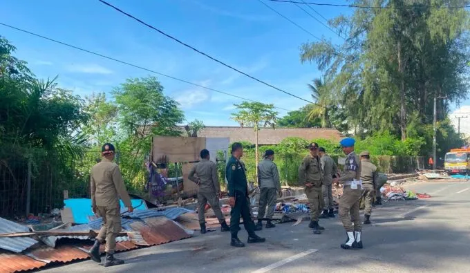 Satpol PP Bongkar 120 Bangunan Liar di Rukoh
