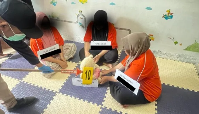 Rekonstruksi Aniaya Batita di Baby Preneur Daycare Lamgugob, Tersangka Peragakan 62 Adegan