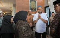 Mualem Takziah ke Rumah Duka Mantan Gubernur Aceh dr. Zaini Abdullah