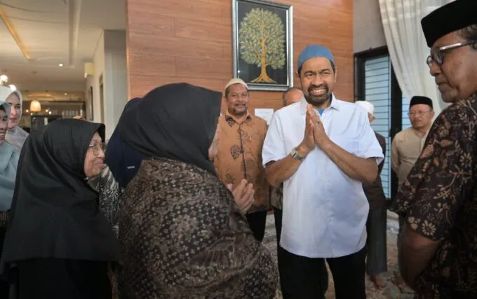 Mualem Takziah ke Rumah Duka Mantan Gubernur Aceh dr. Zaini Abdullah