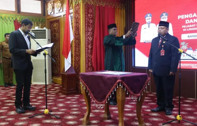 Gubernur Aceh Lantik Dr. Misran Fuadi sebagai Kepala Dinas Syariat Islam Aceh