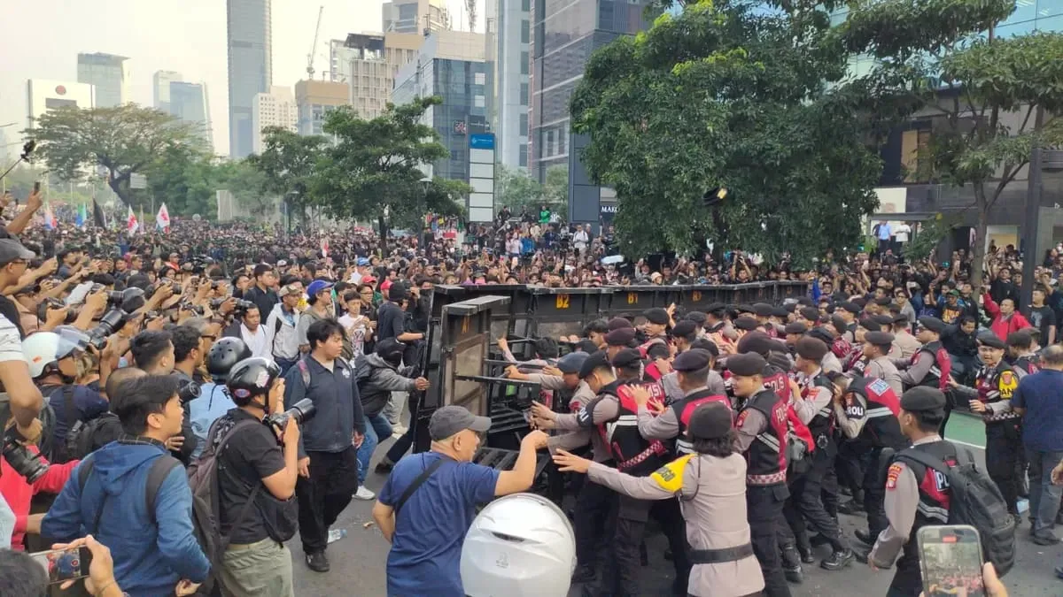 Lima Tuntutan Aksi di Bundaran HI, Massa Ikut Tuntut Program MBG Dihentikan