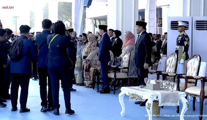 Momen Menarik, Prabowo Beri Hormat ke Jokowi di Upacara HUT Ke-80 Bhayangkara