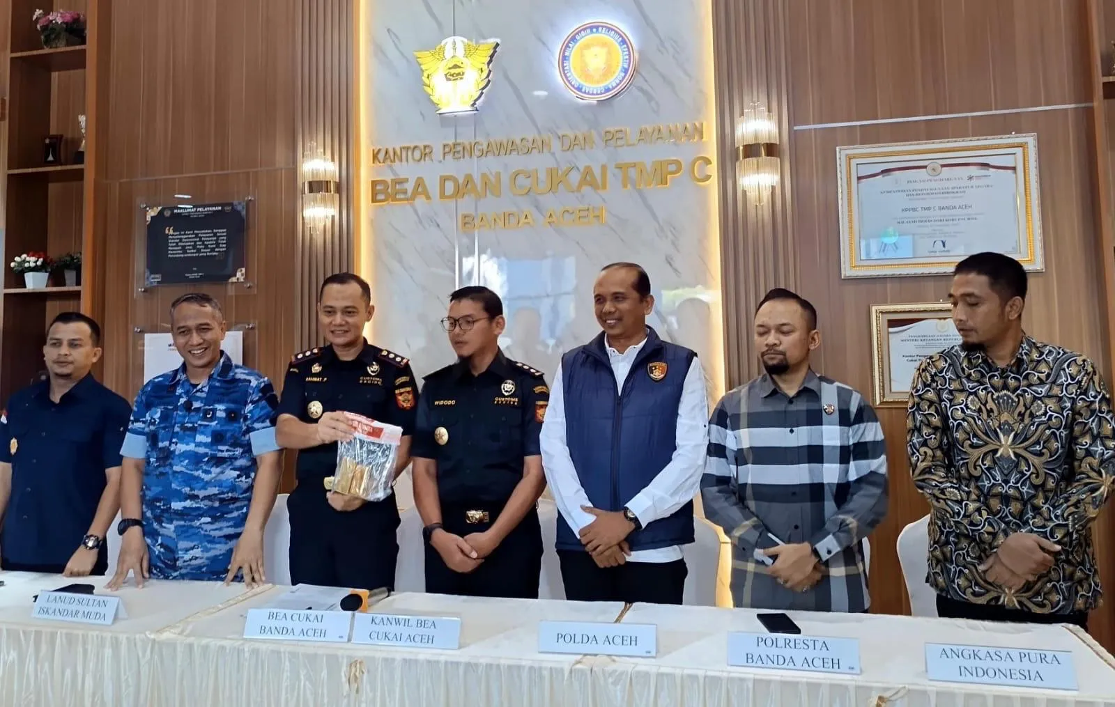 Nyaris 1.000 Mayam Emas Batangan Digagalkan Keluar ke Malaysia, WNA Asal China Diamankan