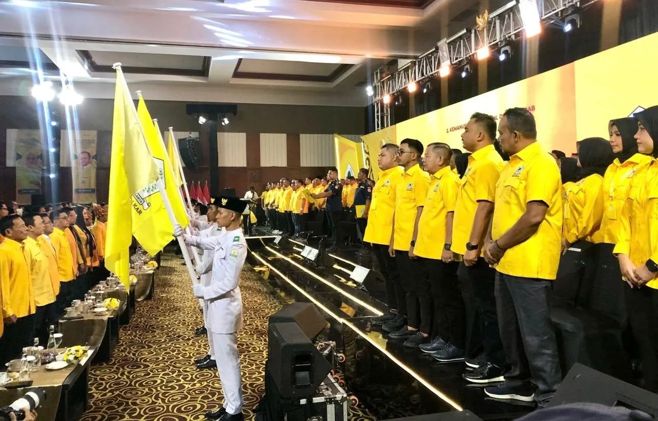 Bahlil Lantik Pengurus Baru Golkar Aceh, Kader Muda Dominasi 70 Persen