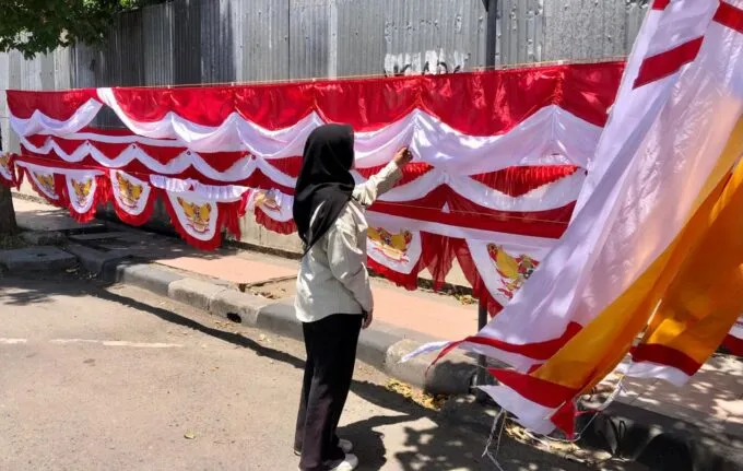 Penjualan Bendera Kemerdekaan di Banda Aceh Melambat, Pedagang Akui Omzet Turun Dibanding Tahun Lalu