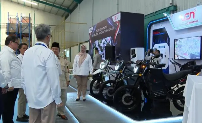 Prabowo Resmi Luncurkan Motor Listrik Nasional di Cikarang