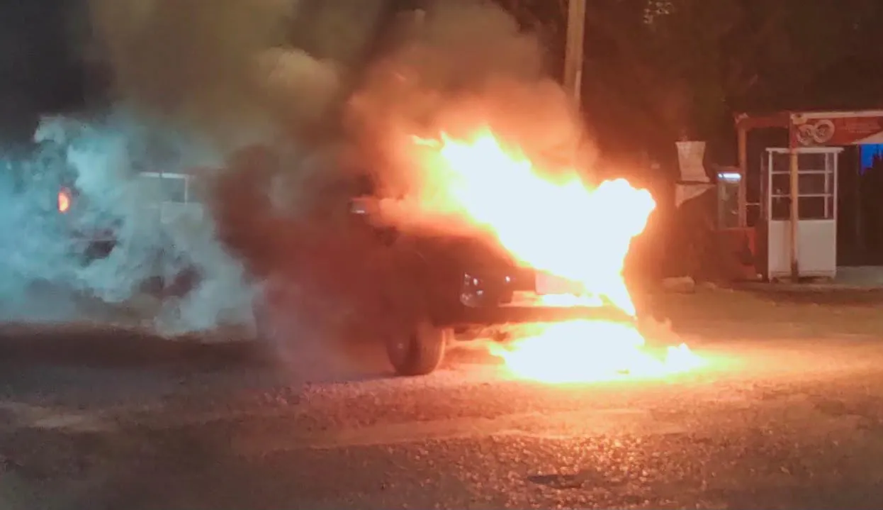 Satu Unit Mobil Fortuner Terbakar Saat Macet di Lamlagang