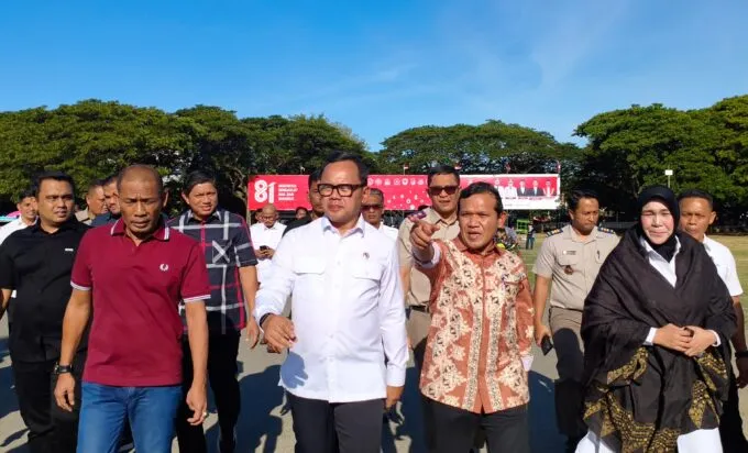 Dek Fadh Bersama Wamendagri Tinjau Langsung Lapangan Blang Padang