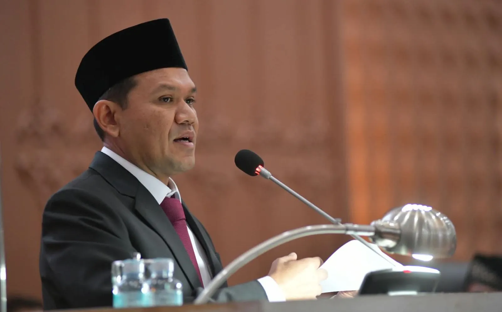 Dek Fadh Sampaikan Tanggapan atas Pertanggungjawaban APBA 2025