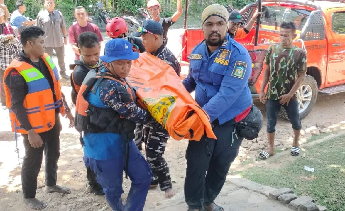 Empat Pelajar Terseret Arus di Pantai Ujong Batee, Satu Tewas Tiga Hilang