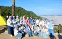 Saat Kak Ana Nikmati Panorama Negeri Atas Awan di Kilonam Geumpang Pidie