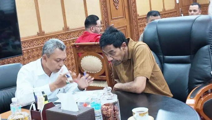 Mualem Instruksikan Distanbun Pacu Penanganan Petani Terdampak Bencana