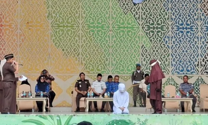 10 Terpidana Pelanggar Syariat Islam Dicambuk di Banda Aceh