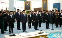 Kembali Reshuffle Kabinet, Prabowo Lantik 16 Pejabat di Istana