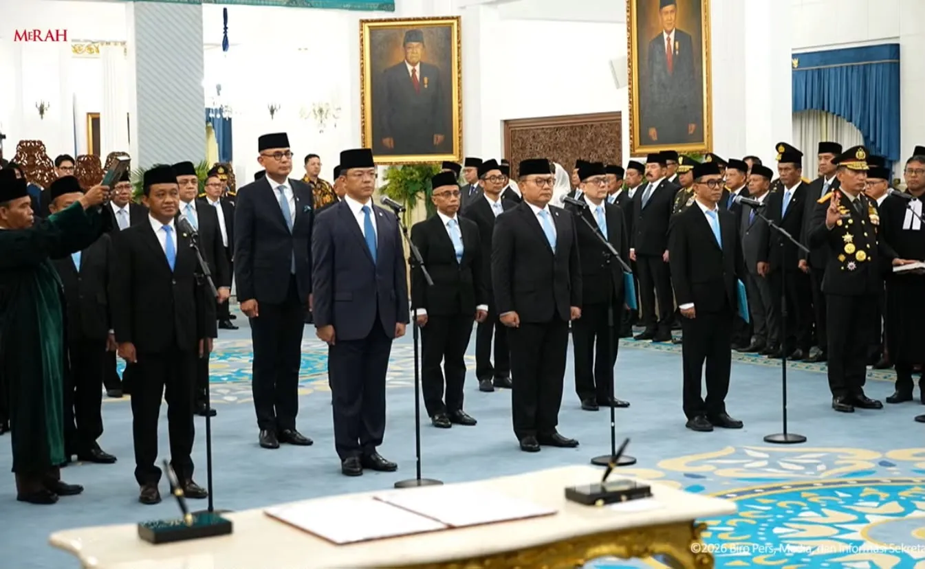 Kembali Reshuffle Kabinet, Prabowo Lantik 16 Pejabat di Istana
