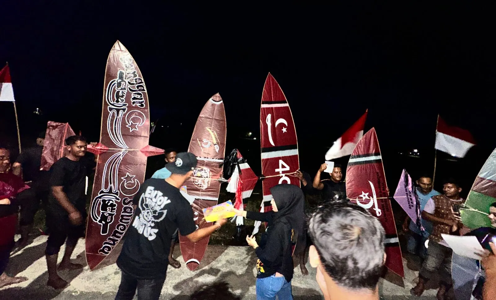 Warga Aceh Besar Ramaikan Festival Geulayang Tunang di Kuta Malaka