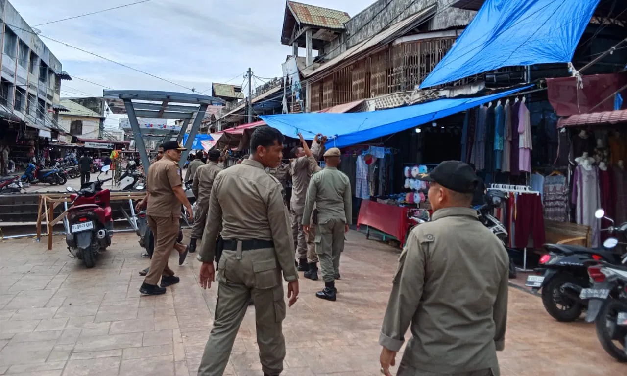 Lapak PKL Kian Menjamur, Satpol PP-WH Banda Aceh Tertibkan Tujuh Lapak