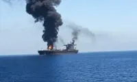 Iran Klaim Empat Kapal Tanker Terbakar Usai Hantam Ranjau di Selat Hormuz